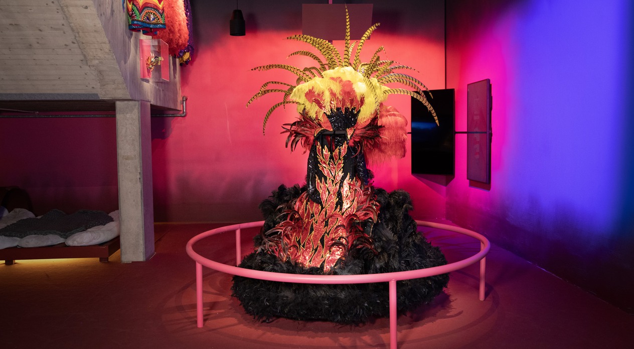 klänning i utställningen existens