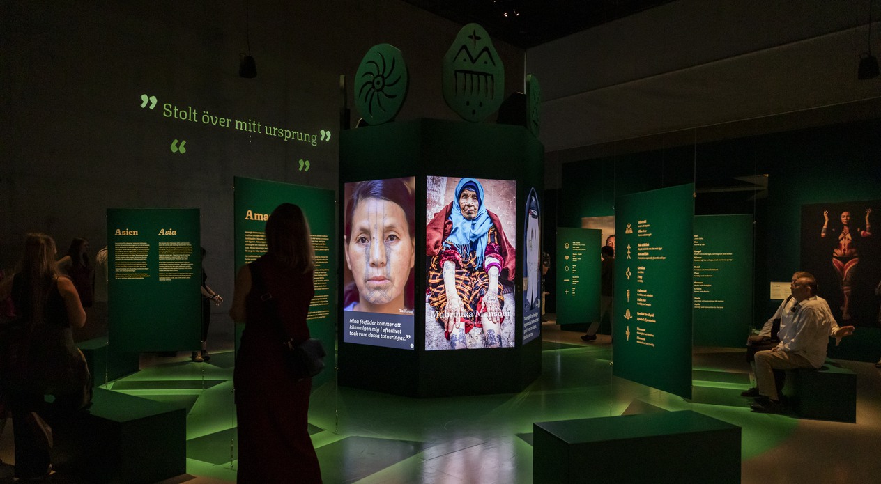 Invigning av utst&auml;llningen Tatau p&aring; V&auml;rldskulturmuseet l&ouml;rdag den 27 juni 2026.