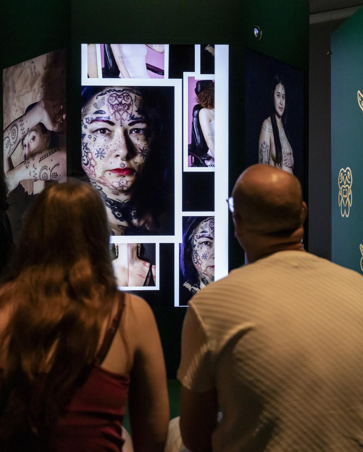 Invigning av utst&auml;llningen Tatau p&aring; V&auml;rldskulturmuseet l&ouml;rdag den 27 juni 2026.