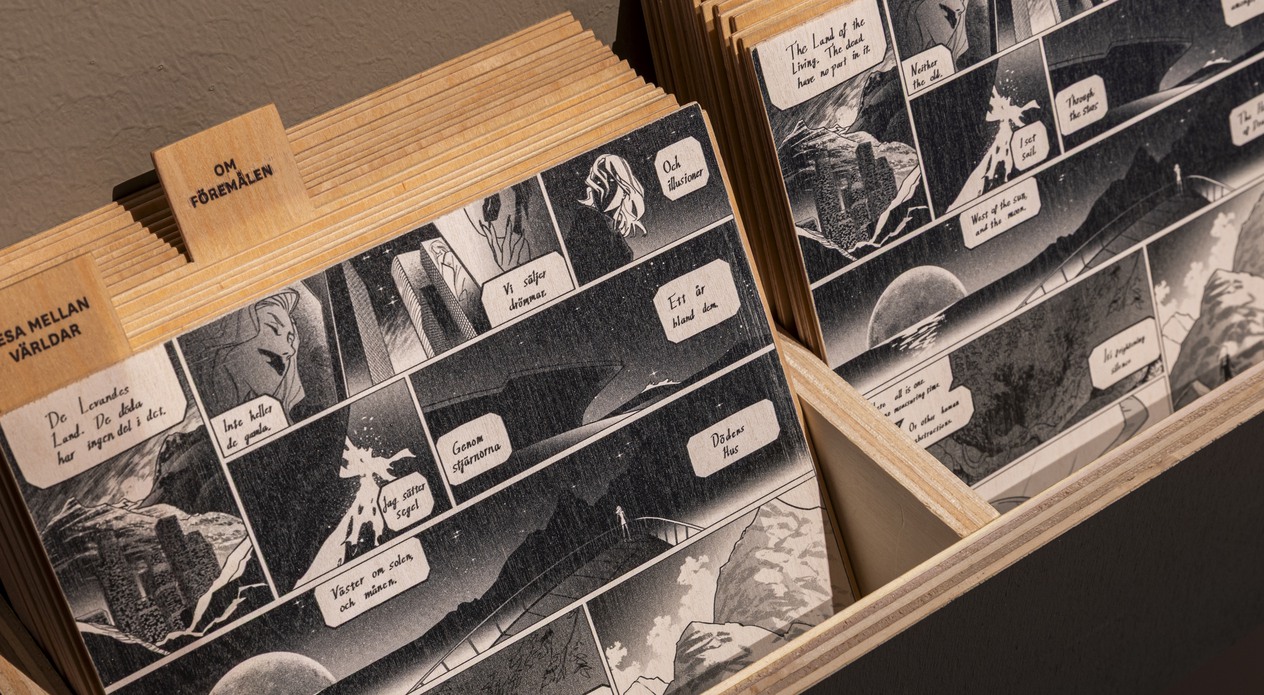 Interiörbilder från utställningen Existens på Världskulturmuseet, hösten 2025