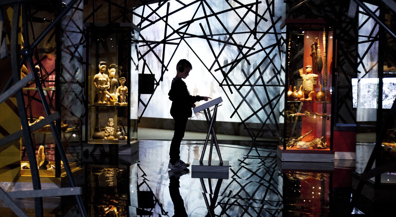 Pojke vid touch display