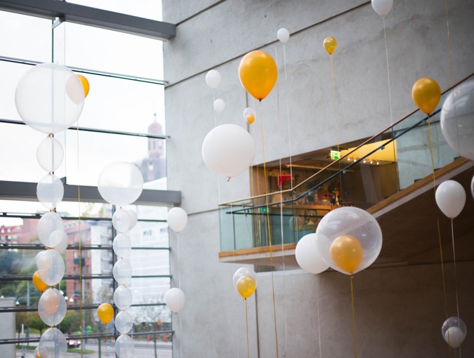 Pyntat med ballonger i museet